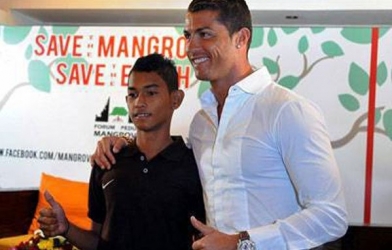 Ronaldo sắp tới Indonesia ăn cưới nạn nhân vụ sóng thần 2004