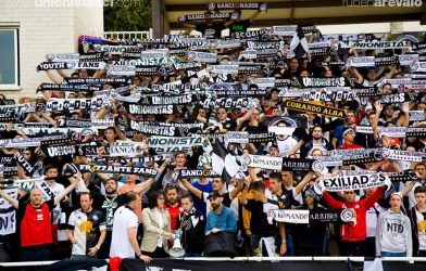 VIDEO: Đội hạng 3 TBN mở hội vì được gặp Real ở Cúp Nhà vua