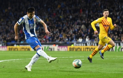 Cầu thủ sút tung lưới Barca giành danh hiệu QBV Trung Quốc 