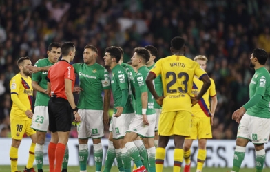 Đình chỉ trọng tài bỏ qua 2 thẻ đỏ cho Barca