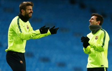 VIDEO: Các cầu thủ Barca nói xấu lẫn nhau
