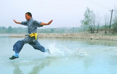 VIDEO: Võ sư Việt thi triển khinh công đạp nước, Thiếu Lâm, Võ Đang thán phục