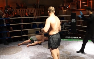 VIDEO: Cao thủ nội công ra đòn vô hình hạ đo ván võ sĩ Nga