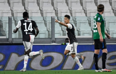 Ronaldo lập cú đúp giúp Juve thoát hiểm ngoạn mục