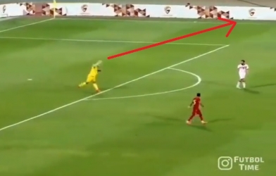 VIDEO: Choáng ngợp trước pha phát bóng bằng tay như tên lửa của thủ môn châu Á