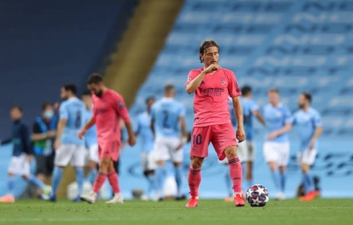 Hàng thủ sai lầm, Real cay đắng rời Champions League