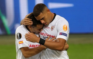 Người hùng của Sevilla khóc nức nở sau phút lóe sáng