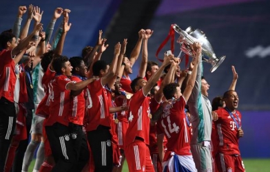 Manuel Neuer lập kỳ tích thế kỉ sau chung kết Cúp C1