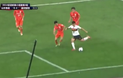 VIDEO: Đội bóng Trung Quốc đá như bán độ, nhận kết cục tan nát