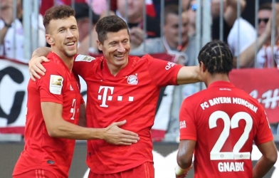 Chuyển nhượng MU 17/9: Đổi Smalling lấy nhà ĐKVĐ Cúp C1