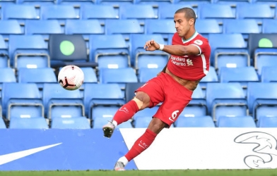 Thiago Alcantara mất 45 phút để phá kỉ lục Ngoại hạng Anh