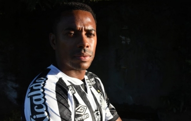 Robinho nhận lương 6 triệu đồng/tháng tại Santos