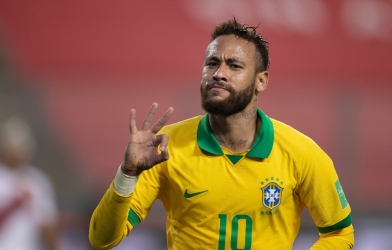 Lập hattrick, Neymar vượt mặt Ronaldo 'béo'