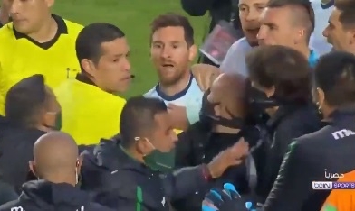 Messi nguyền rủa HLV đối thủ sau trận thắng kịch tính