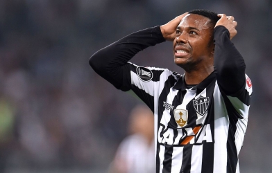 Robinho khiến Santos thiệt hại nặng ngay sau khi trở lại