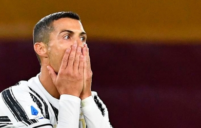 Ronaldo lỡ cơ hội đối đầu Messi tại Champions League