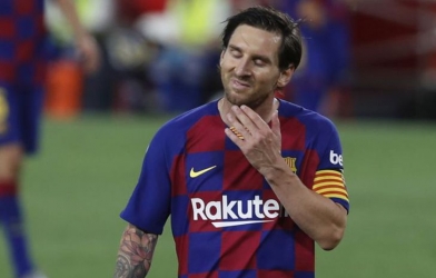 Tiết lộ vụ Messi bị HLV đuổi cổ khỏi phòng thay đồ