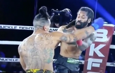 VIDEO: Võ sĩ tung đấm 'búa tạ' lập kỉ lục thắng nhanh nhất lịch sử