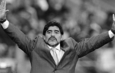Huyền thoại Diego Maradona qua đời ở tuổi 60