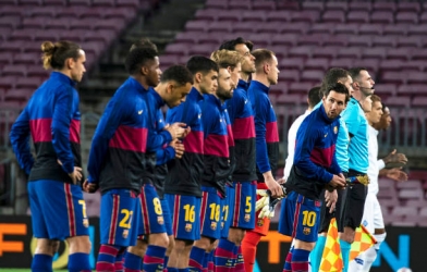 Messi và đồng đội chấp thuận giảm lương để cứu Barca