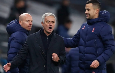 Mourinho chúc mừng đối thủ sau trận derby London