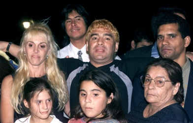 Người thân Maradona 'đấu đá' vì khối tài sản khổng lồ