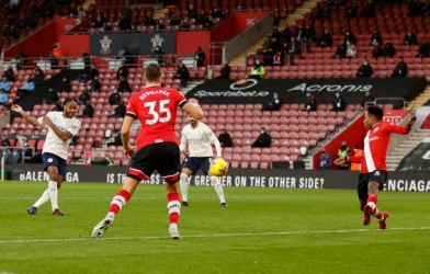 Man City thắng nhẹ trước đối thủ khó chịu