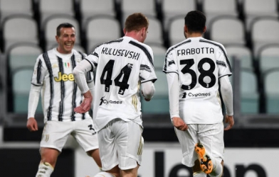 Juve vào bán kết Coppa Italia bằng chiến thắng 4 sao