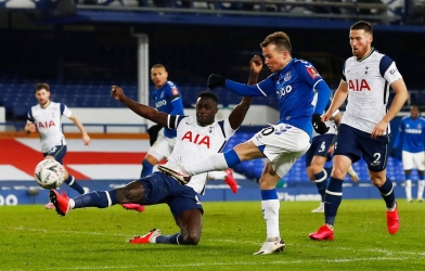 Everton hạ Tottenham trong trận cầu 9 bàn thắng