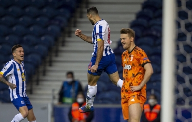 Ronaldo nhạt nhòa, Juve phơi áo trên sân khách