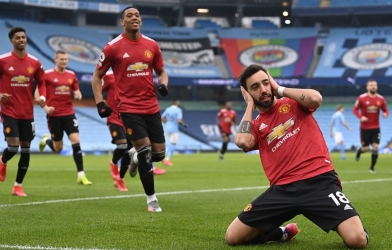 MU 'nhuộm đỏ' derby Manchester