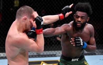 Sterling đáp trả Yan: 'Chỉ có kẻ ngốc mới phạm luật'