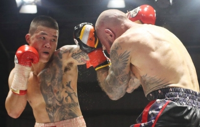 Trương Đình Hoàng đả bại cao thủ Scotland dù dính đòn hiểm