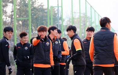 Gangwon FC bất ngờ thua thảm đội bóng 'chiếu dưới'