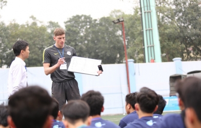 Man xanh chọn xong 3 tài năng nhí Việt Nam để đưa sang Anh