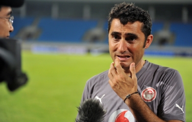 Tân HLV Barca từng 'nếm trái đắng' tại Việt Nam