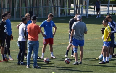 Hy hữu: HLV bị sa thải chỉ vì thắng quá đậm