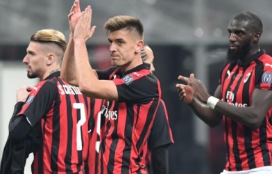 Thắng Napoli 2-0, AC Milan vào bán kết Coppa Italia