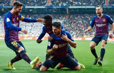 Luis Suarez lập cú đúp, Barca huỷ diệt Real tại Bernabeu