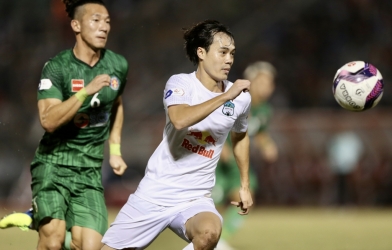 VIDEO: Văn Toàn tắt điện trước phản xạ 'nhanh như chớp' của thủ môn đối phương