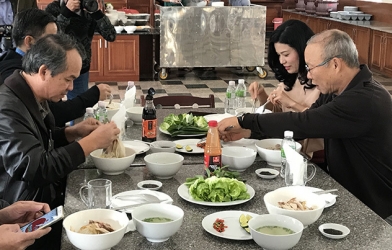 HLV Park 'nhờ cậy' NHM Việt Nam