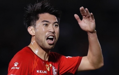 Lee Nguyễn đá trên sân không khán giả?