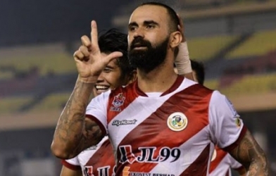 Malaysia nhập tịch 'át chủ bài' chờ đấu ĐT Việt Nam