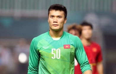 Thủ môn Bùi Tiến Dũng bất ngờ 'theo chân' Văn Toàn