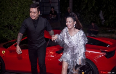 Tuấn Hưng 'độ' lại siêu xe Ferrari để đưa học trò đi thi