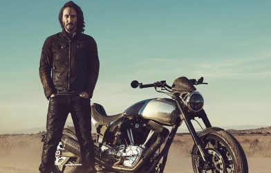 Keanu Reeves: Sói cô độc và niềm đam mê bất tận với tốc độ