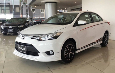 Hàng loạt ô tô giảm giá 'sốc' dịp cuối năm