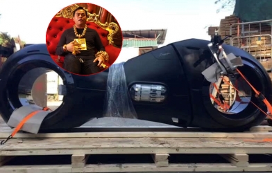 Siêu mô tô trong phim Tron Legagy sắp về tay đại gia Phúc XO