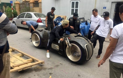 Hé lộ nhân vật mang siêu mô tô Tron Light Cycle về VN trước Phúc XO