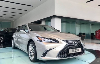 Chi tiết Lexus ES 250 2019 tại đại lý, giá đắt nhất phân khúc